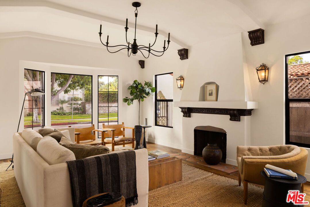 Chandelier, Dining room, Fireplace, Interior, Living room