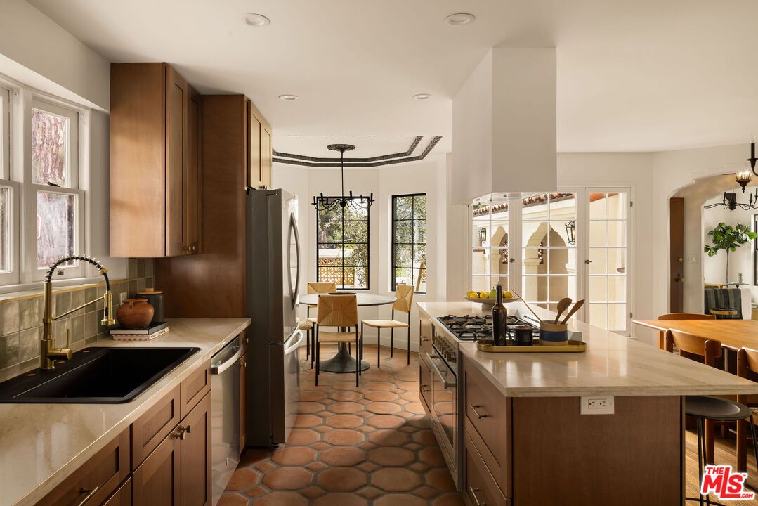 Dining room, Interior, Kitchen, Pendant Lights, Recessed Lighting, Stainless Steel Appliances