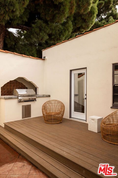 Exterior, Outdoor Kitchen