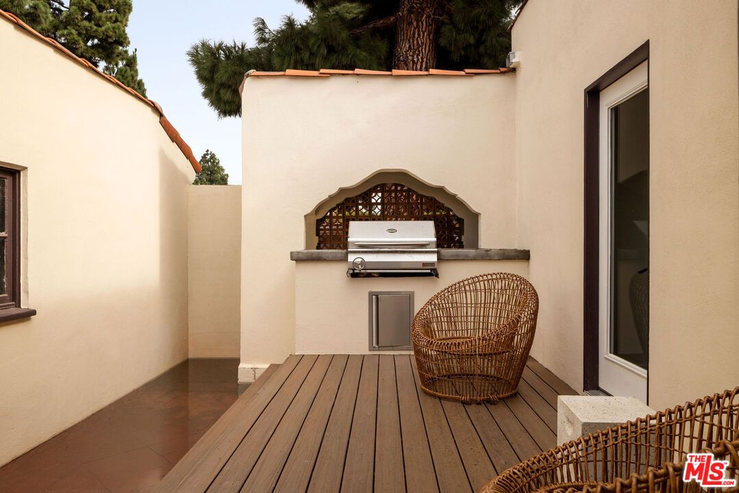 Exterior, Outdoor Kitchen