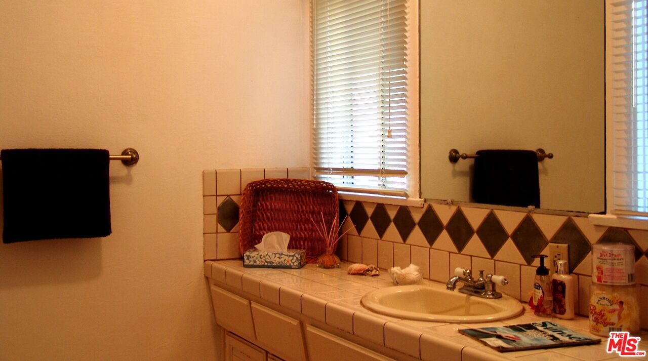 Bathroom, Interior, Tile Countertops