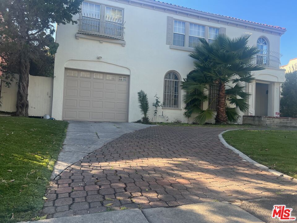 Attached, Exterior, Facade, Spanish Mediterranean