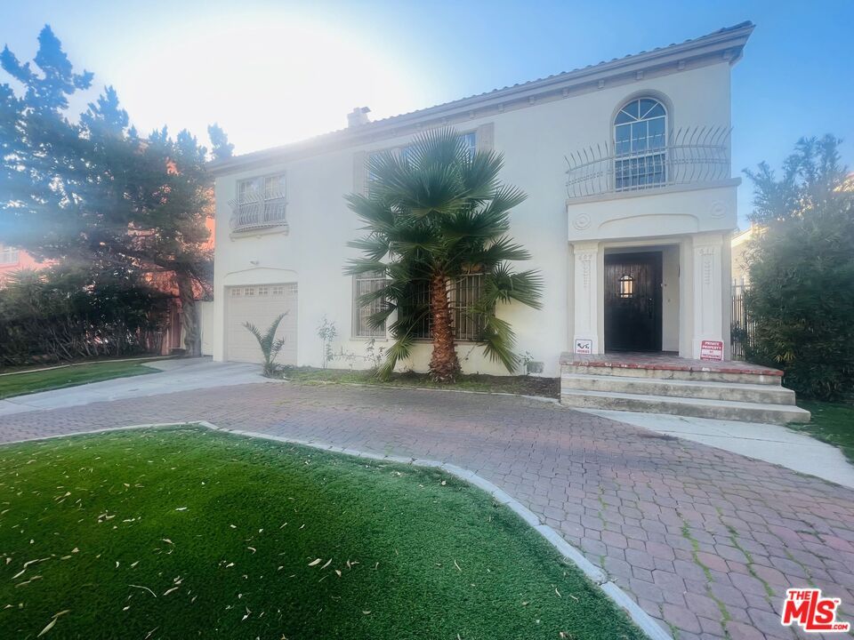 Exterior, Facade, French Provincial