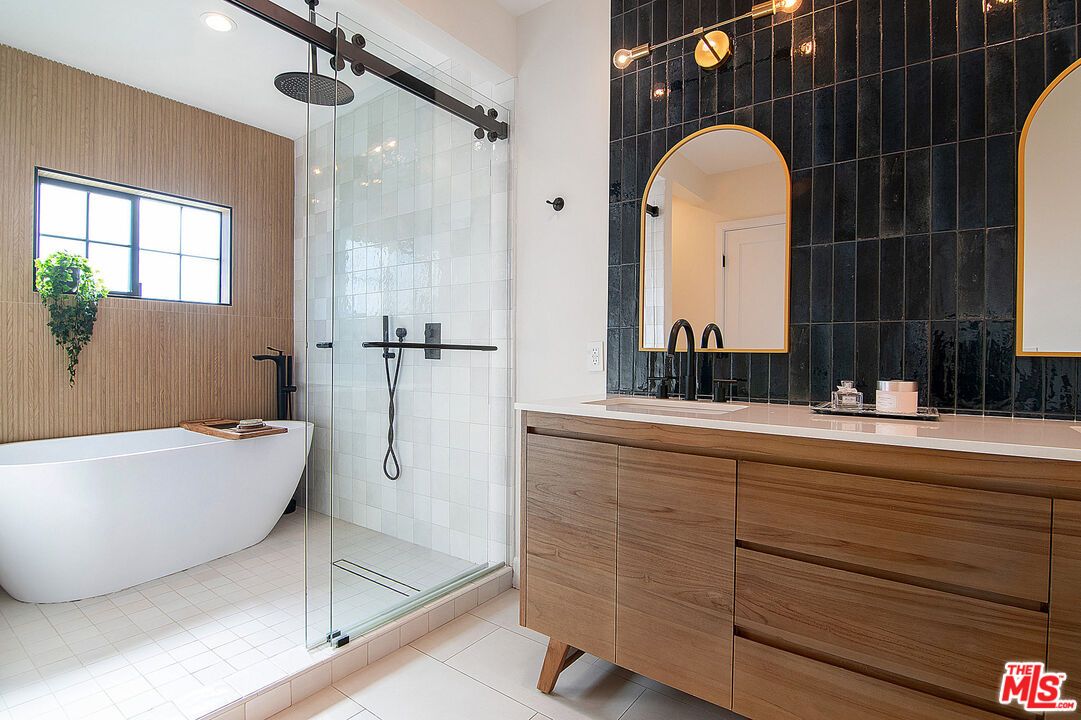 Bathroom, Dual Sink Vanities, Free Standing Baths, Glass Shower, Interior, Recessed Lighting