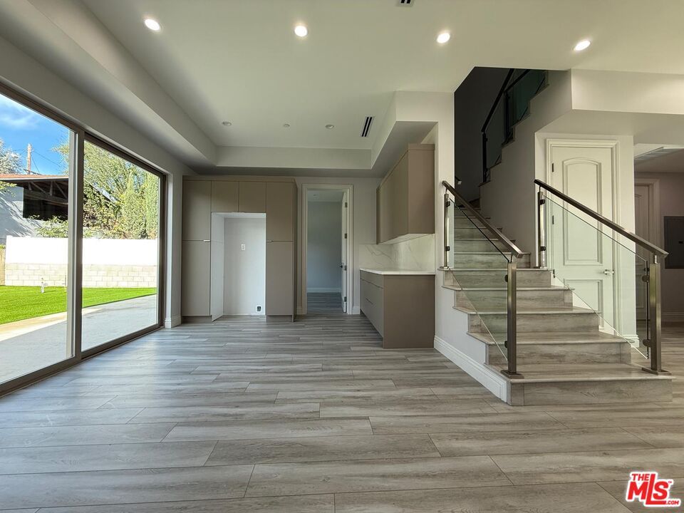 Interior, Recessed Lighting, Wood Texture Flooring