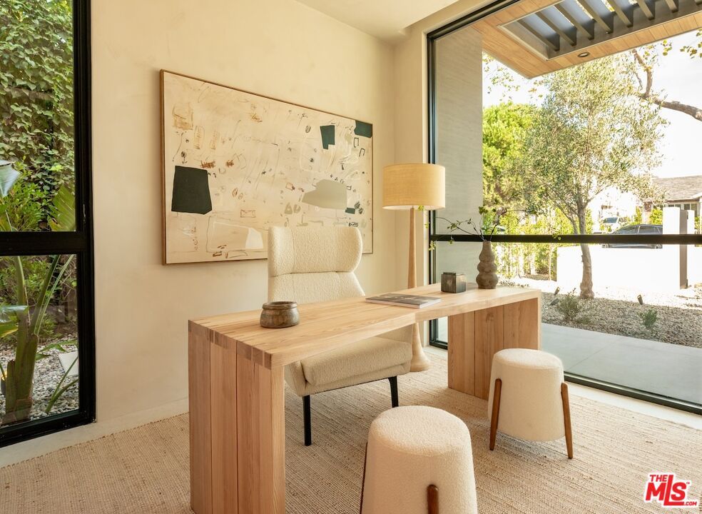 Home Office, Interior