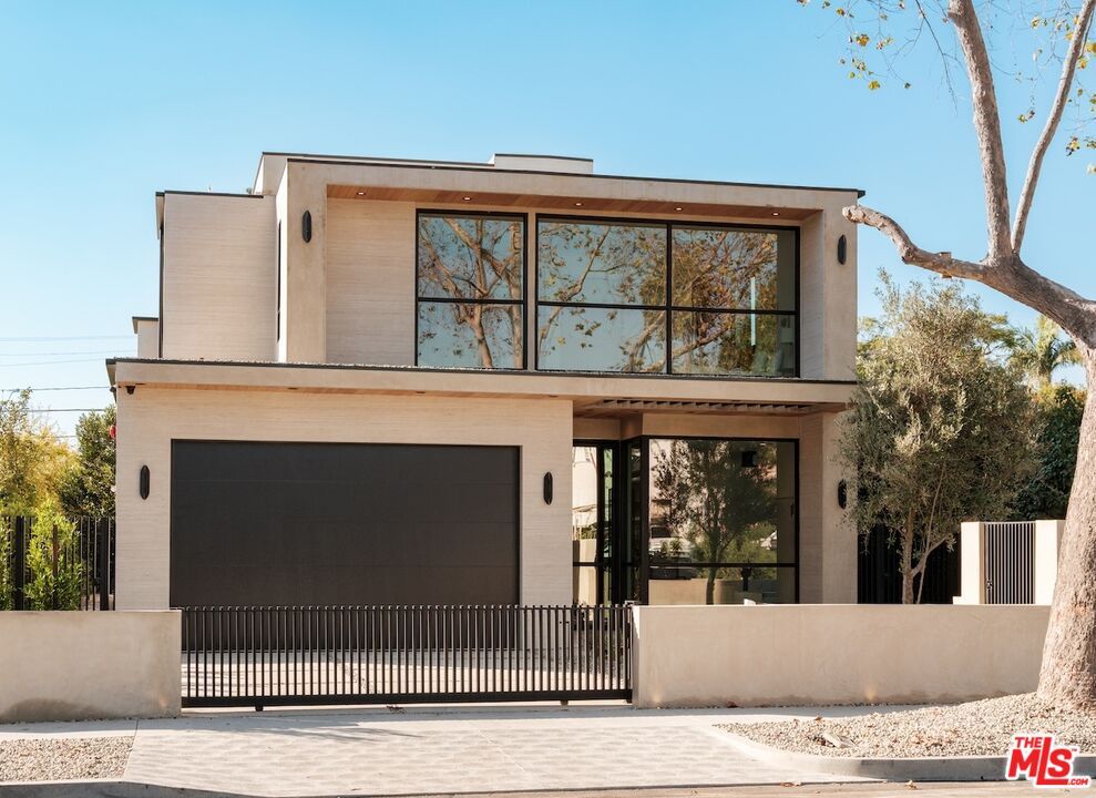 Attached, Exterior, Facade, Modern