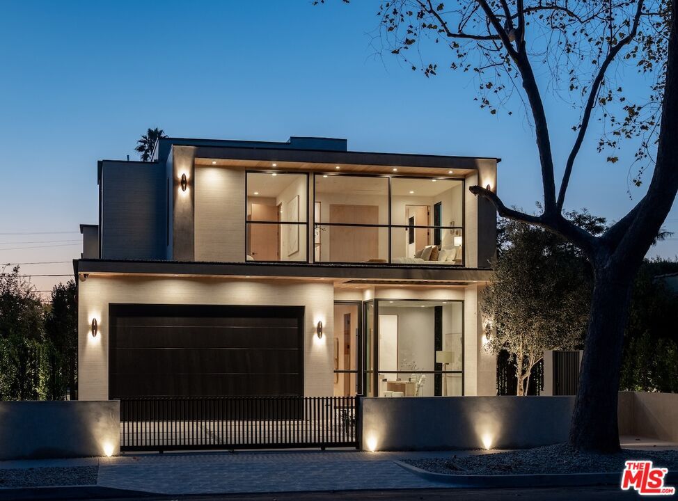 Attached, Exterior, Facade, Modern