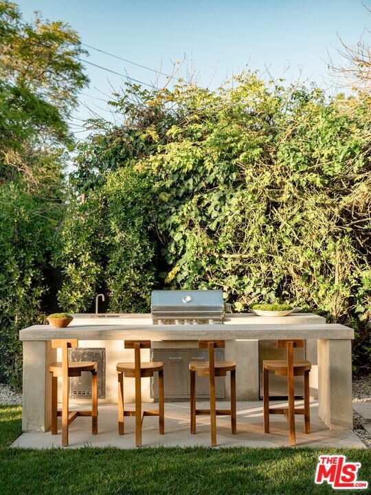 Exterior, Outdoor Kitchen