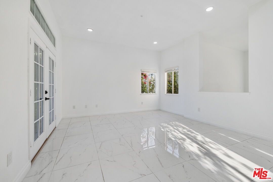 Empty room, Interior, Marble, Recessed Lighting