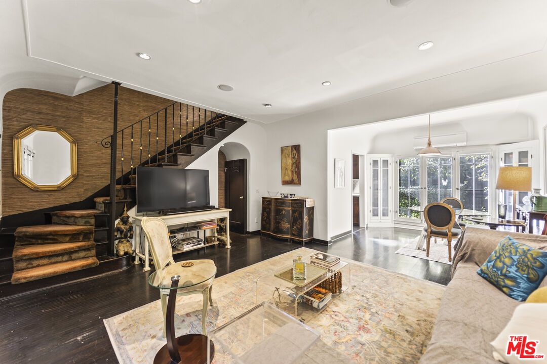 Dining room, Interior, Living room, Pendant Lights, Recessed Lighting, Wood Texture Flooring