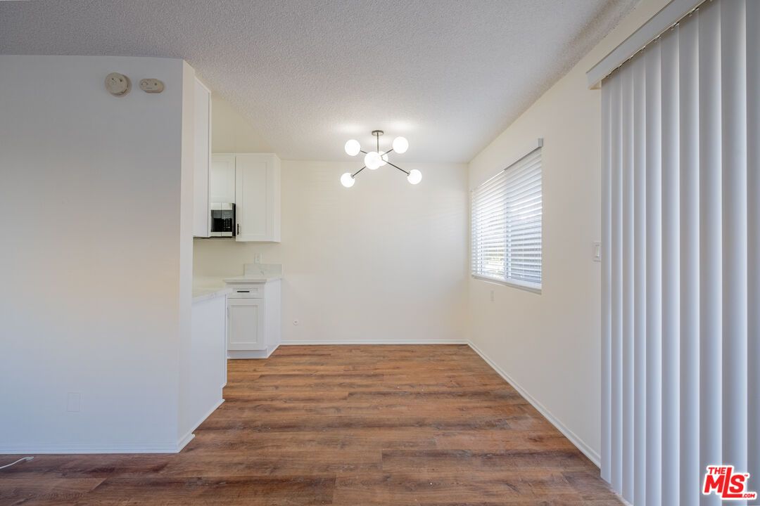 Empty room, Interior, Pendant Lights, Wood Texture Flooring
