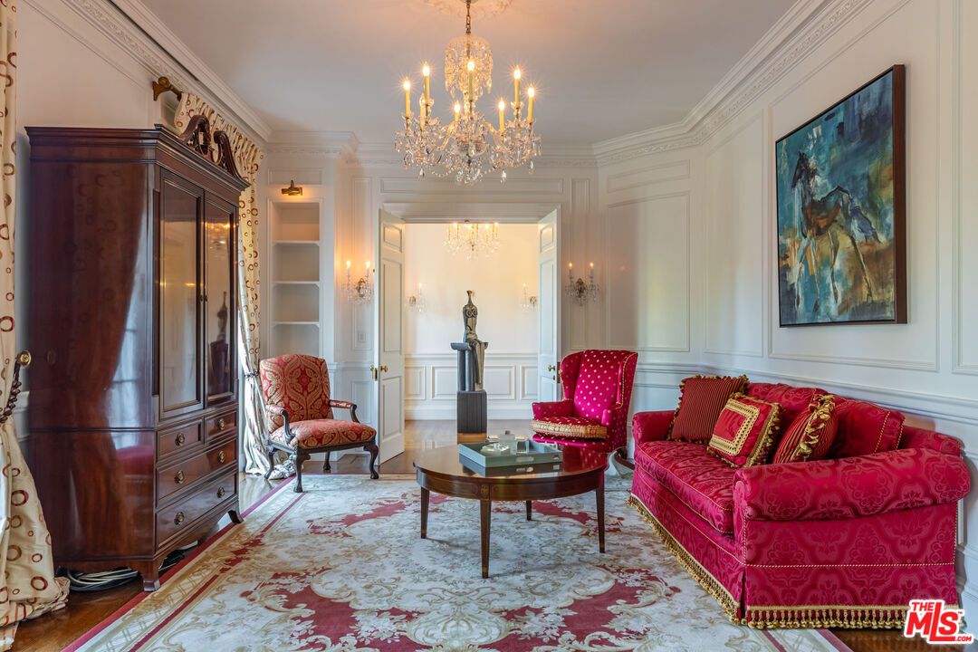 Chandelier, Interior, Living room
