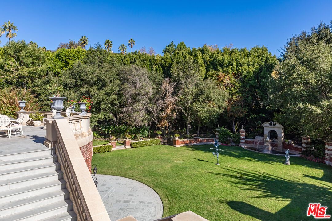 Backyard, Exterior, Outdoor Kitchen