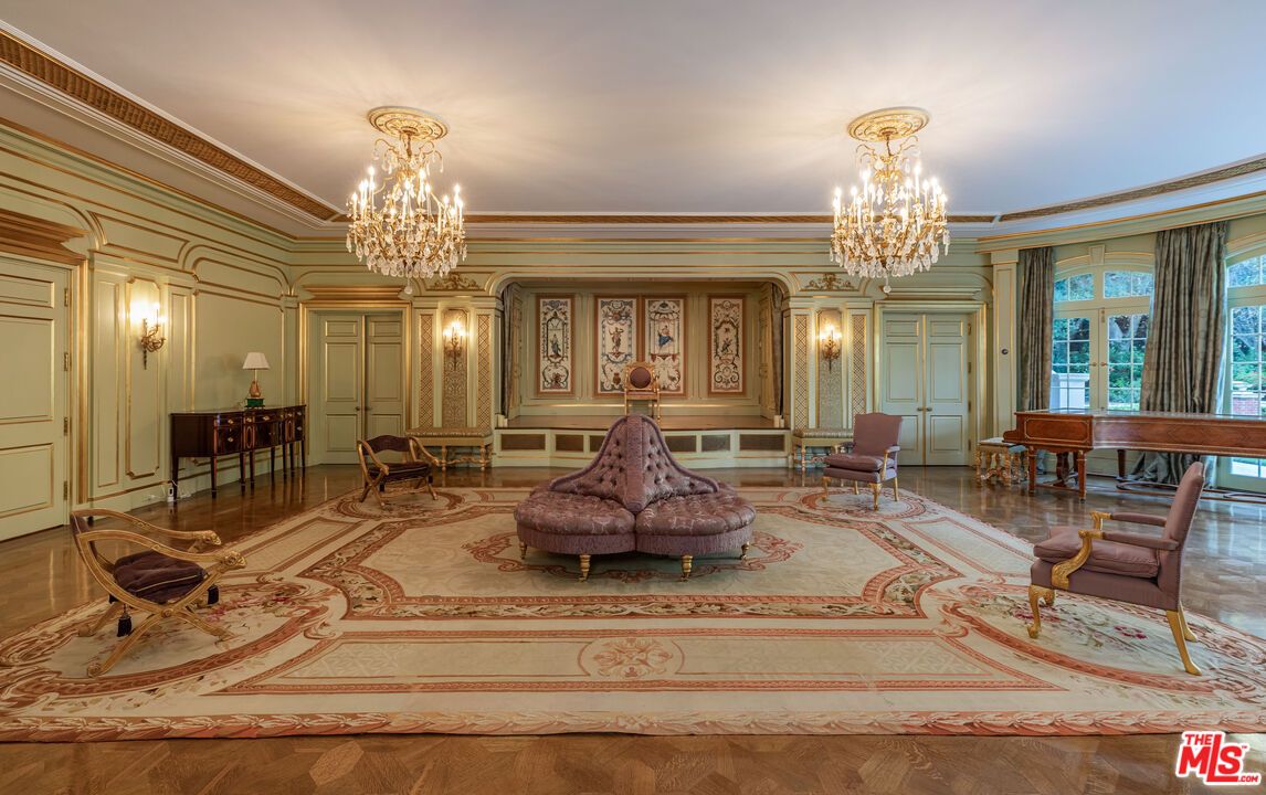 Chandelier, Interior, Piano, Wood Texture Flooring