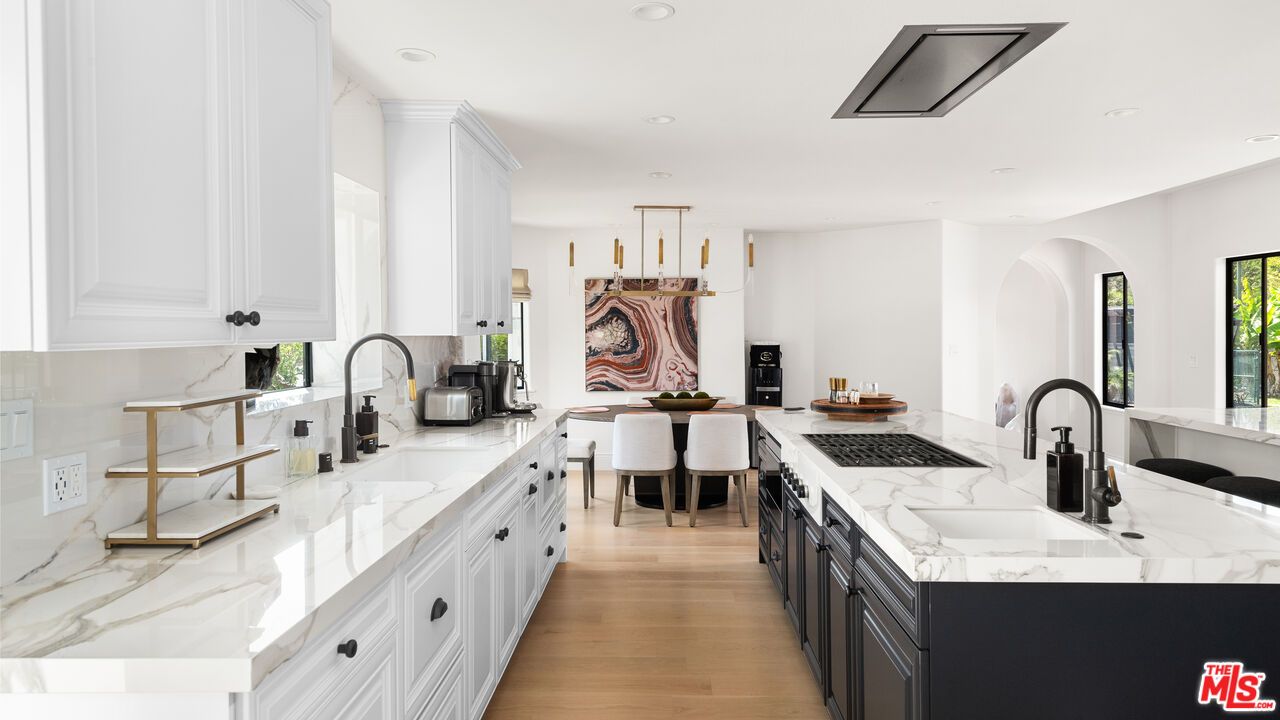 Dining room, Interior, Kitchen, Pendant Lights, Recessed Lighting, Wood Texture Flooring