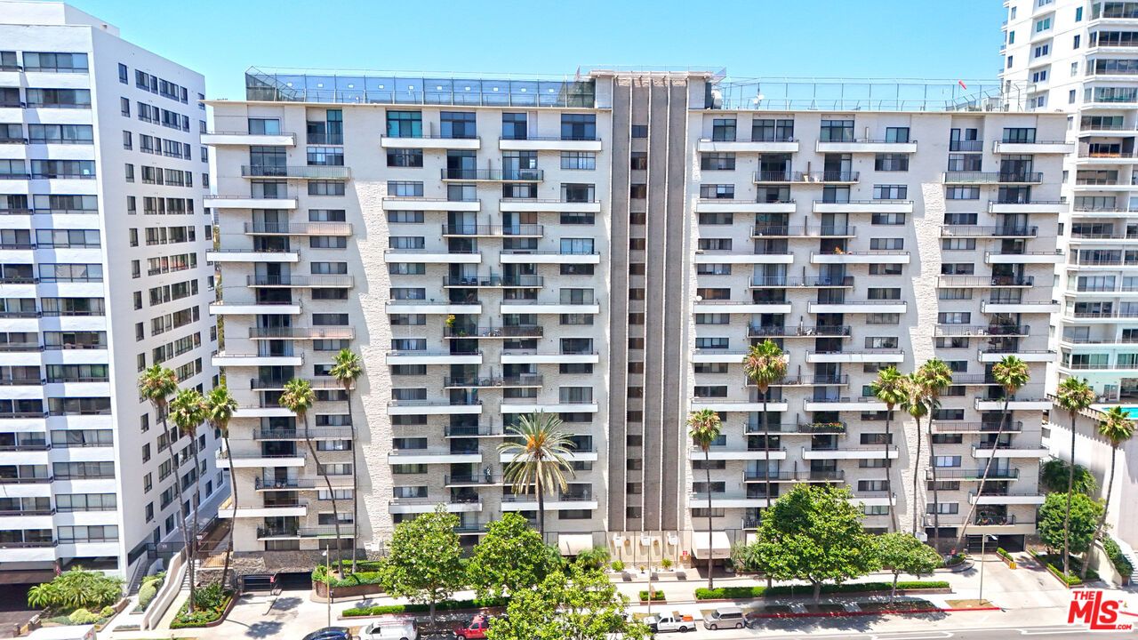 Exterior, Facade, Condo Building