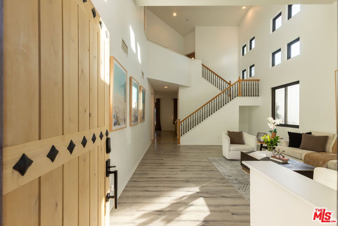 Interior, Living room, Recessed Lighting, Wood Texture Flooring, Wooden Walls