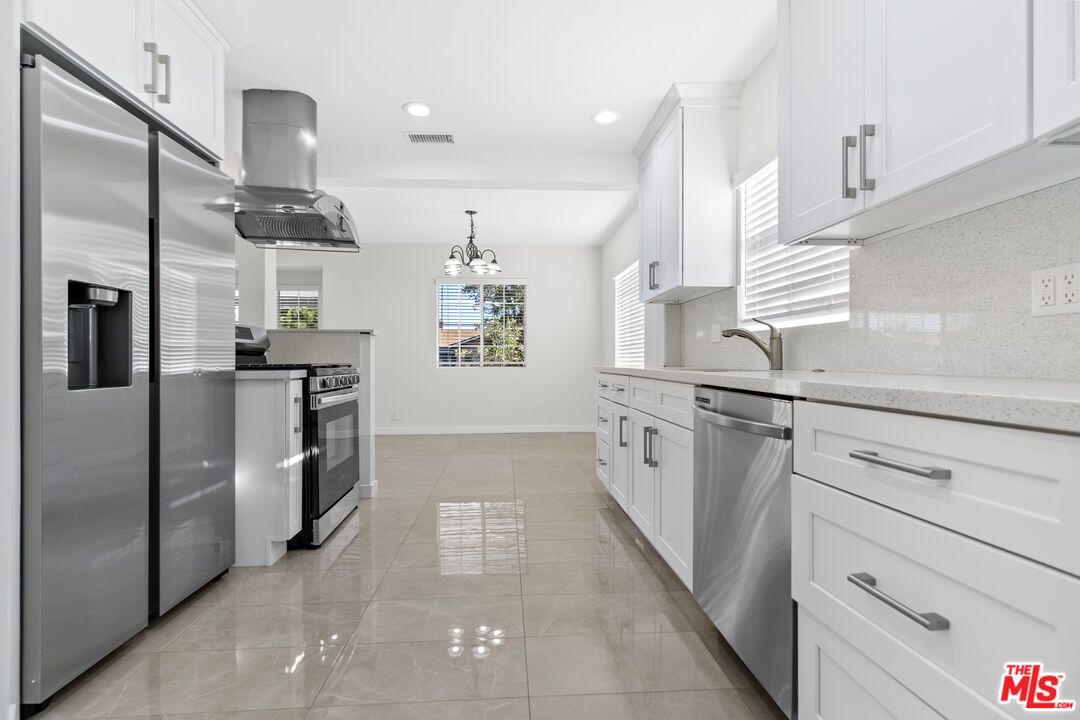 Chandelier, Interior, Kitchen, Recessed Lighting, Stainless Steel Appliances