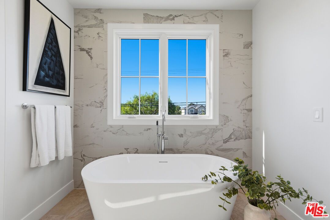 Bathroom, Free Standing Baths, Interior, Marble Walls