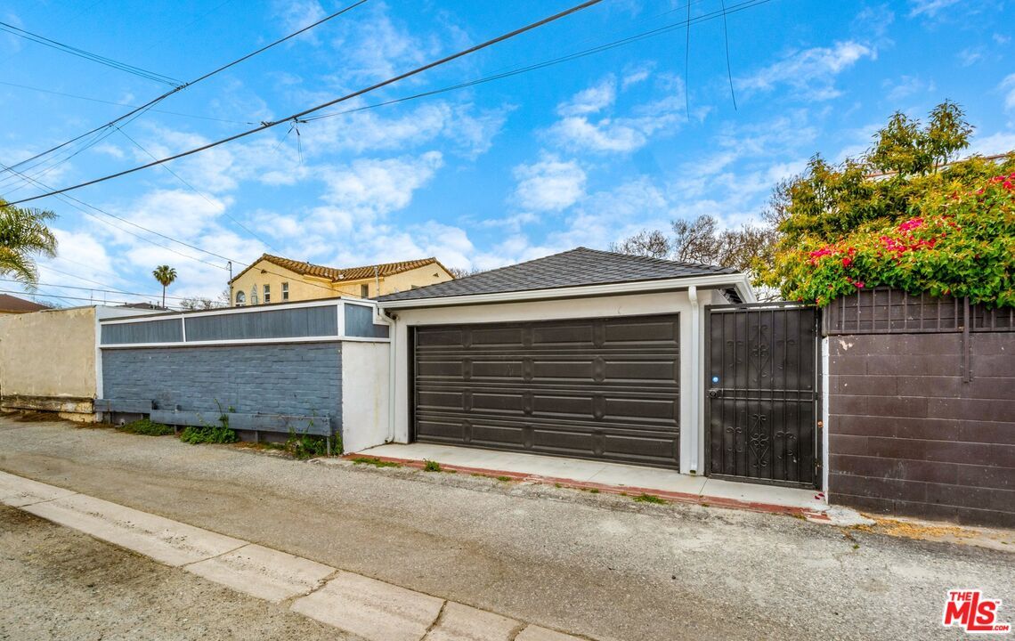 Detached Garage, Exterior