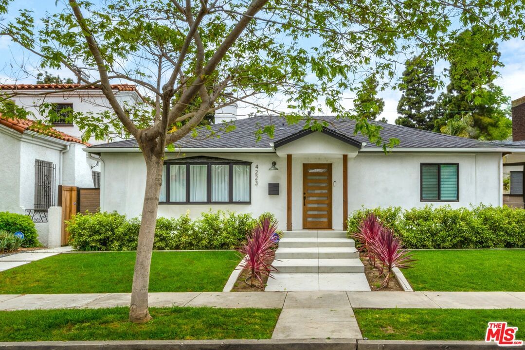 Backyard, Exterior, Facade, Ranch