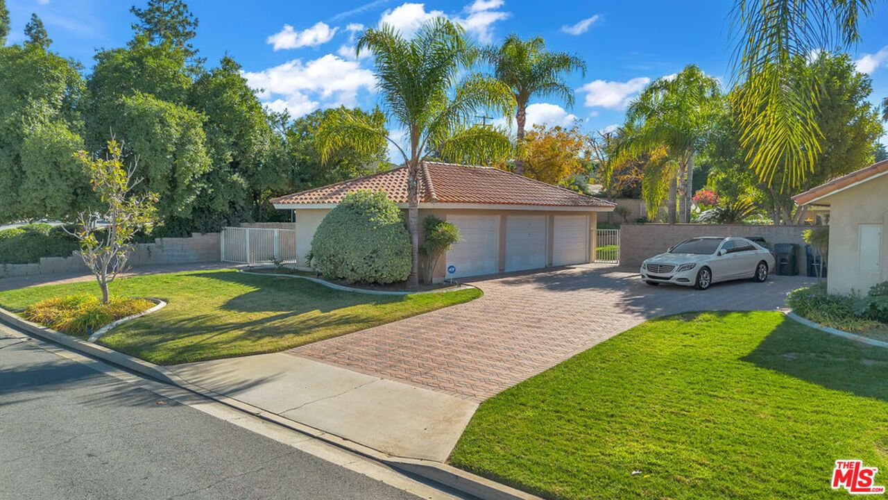 Backyard, Detached Garage, Exterior