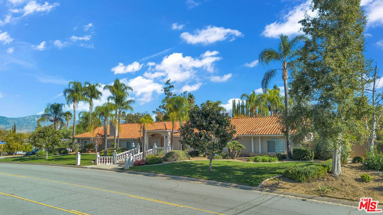 Exterior, Facade, Mediterranean