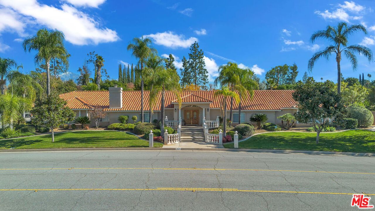 Exterior, Facade, Mediterranean