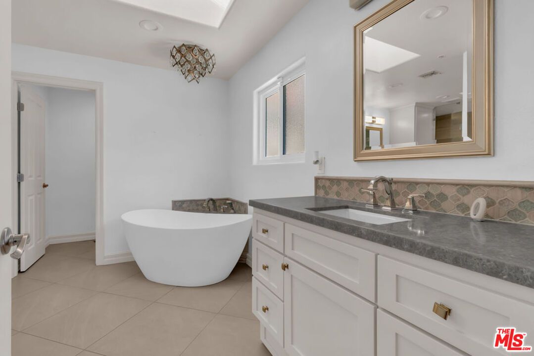 Bathroom, Dual Sink Vanities, Free Standing Baths, Interior, Recessed Lighting