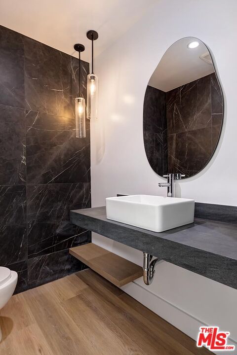 Bathroom, Interior, Marble Walls, Pendant Lights, Recessed Lighting, Wood Texture Flooring