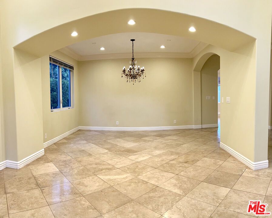 Chandelier, Empty room, Interior, Recessed Lighting