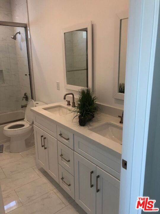 Bathroom, Dual Sink Vanities, Interior, Marble
