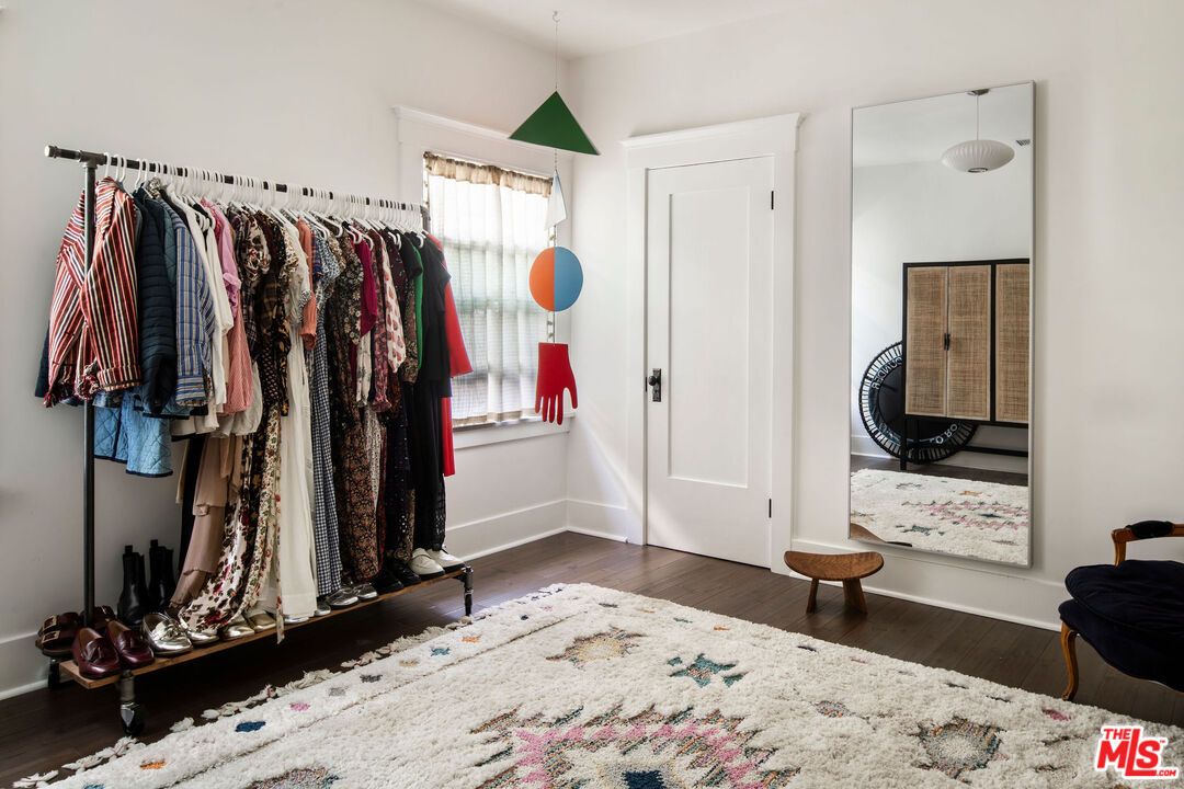 Interior, Pendant Lights, Wood Texture Flooring