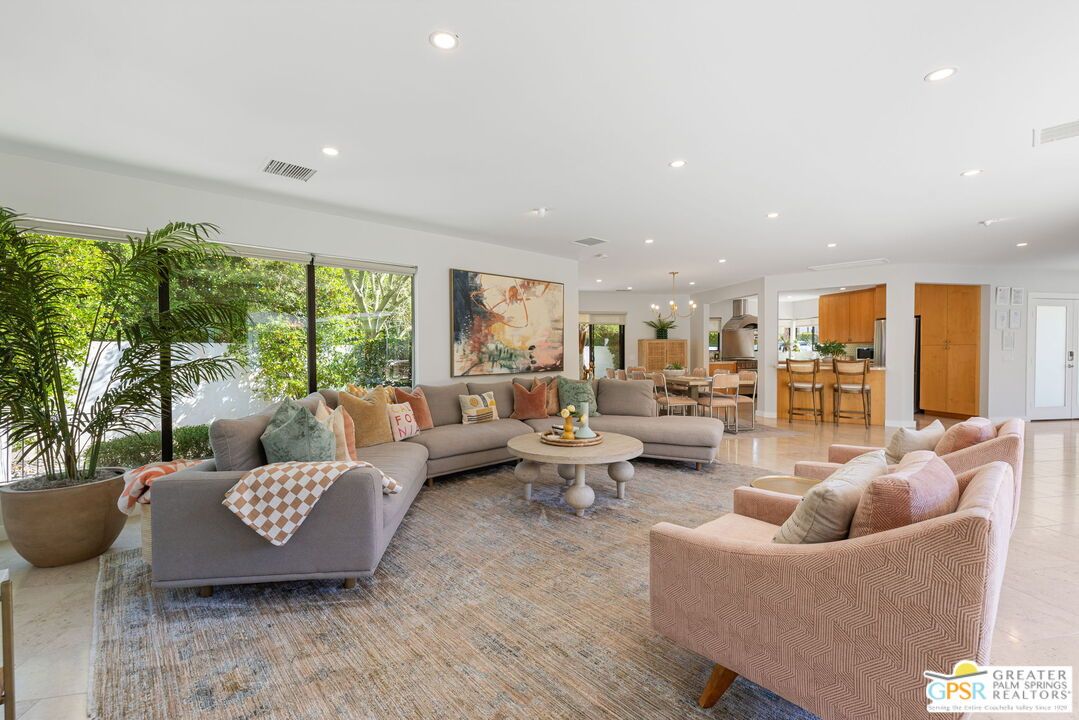 Dining room, Interior, Living room, Pendant Lights, Recessed Lighting