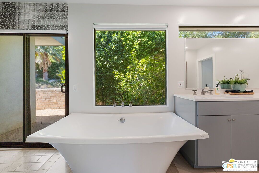 Bathroom, Free Standing Baths, Interior
