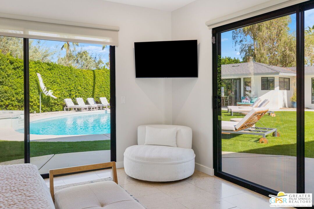 Interior, Pool, Sun Room