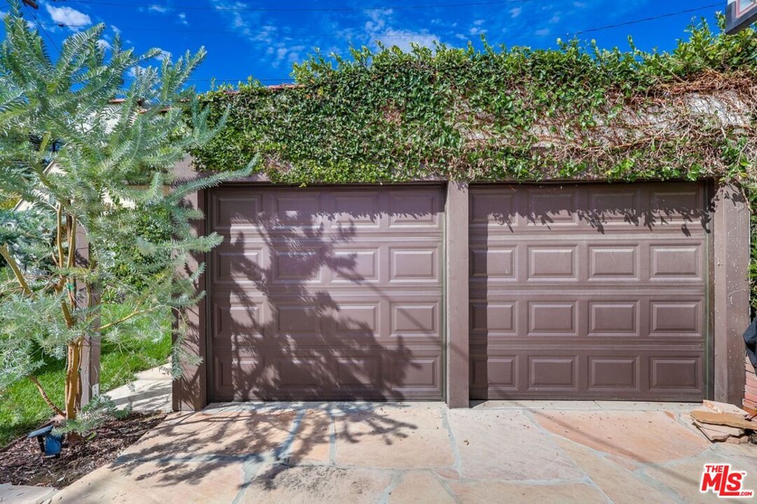 Detached Garage, Exterior