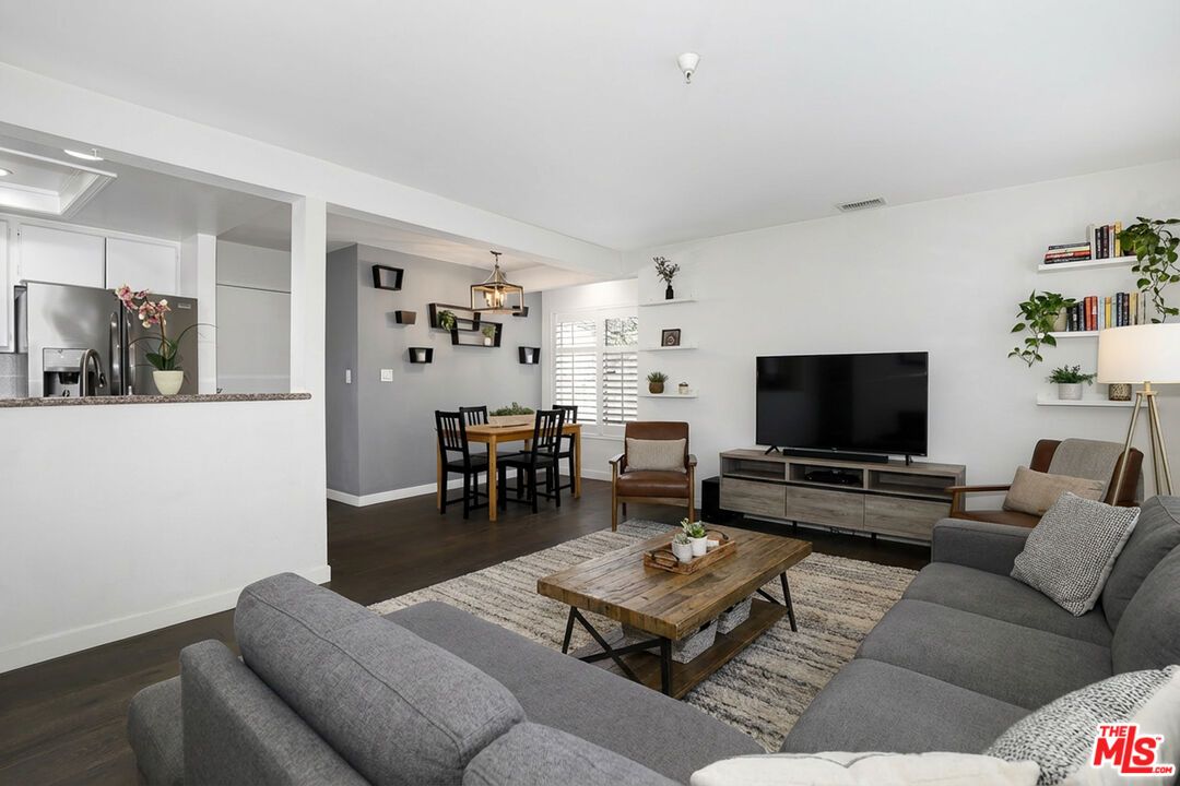 Dining room, Interior, Kitchen, Living room, Stainless Steel Appliances, Wood Texture Flooring