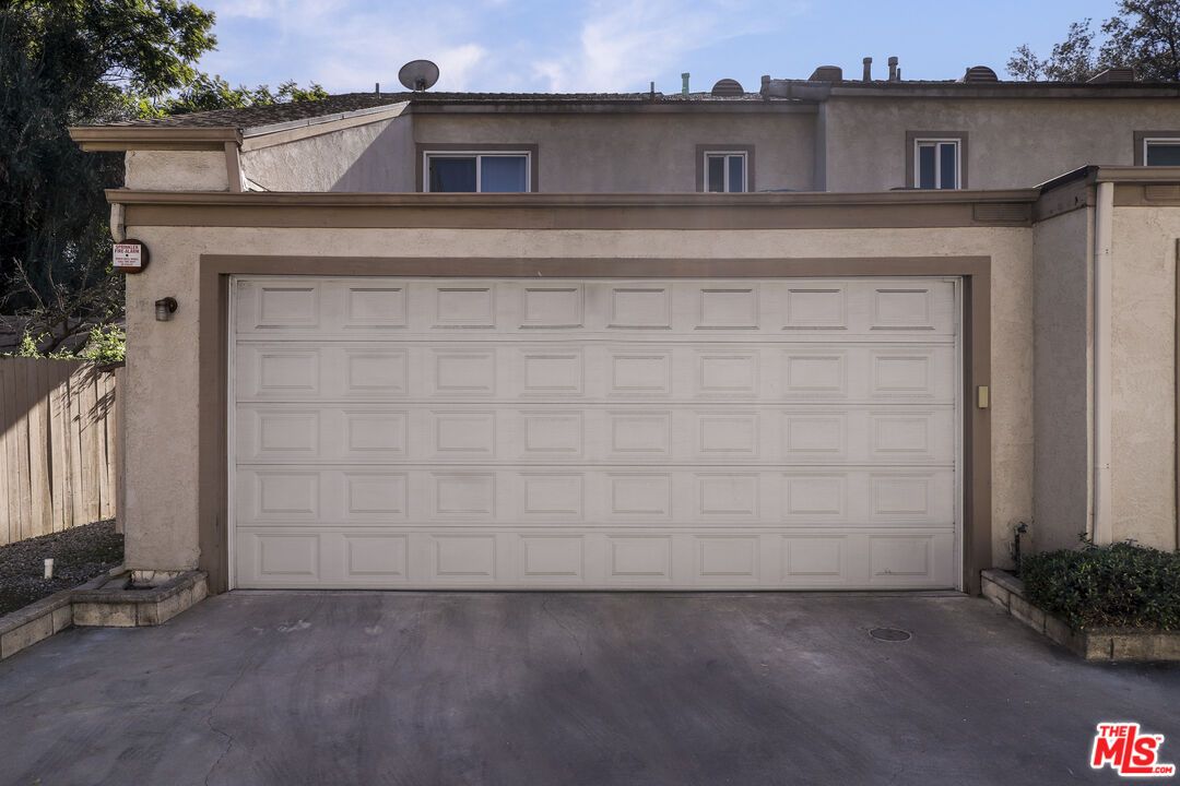 Detached Garage, Exterior