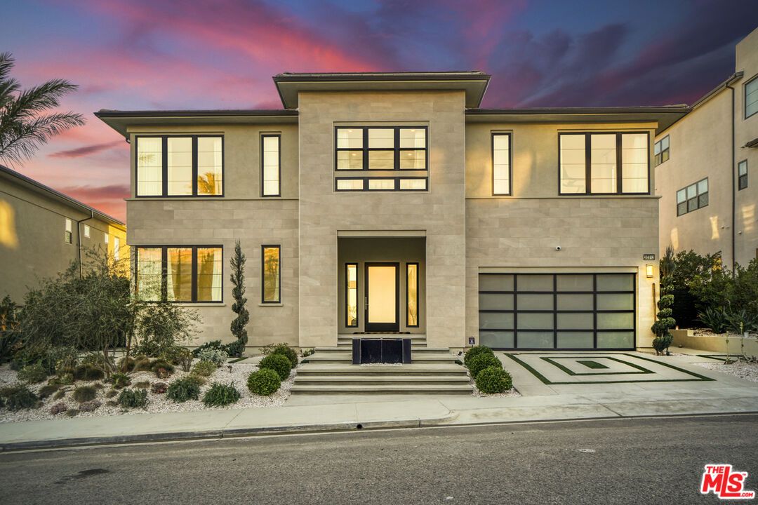 Attached, Exterior, Facade, Modern