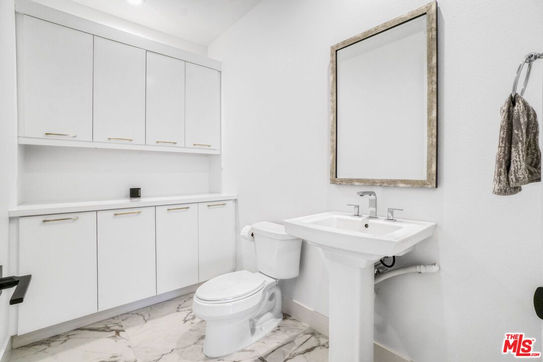 Bathroom, Interior, Marble, Recessed Lighting
