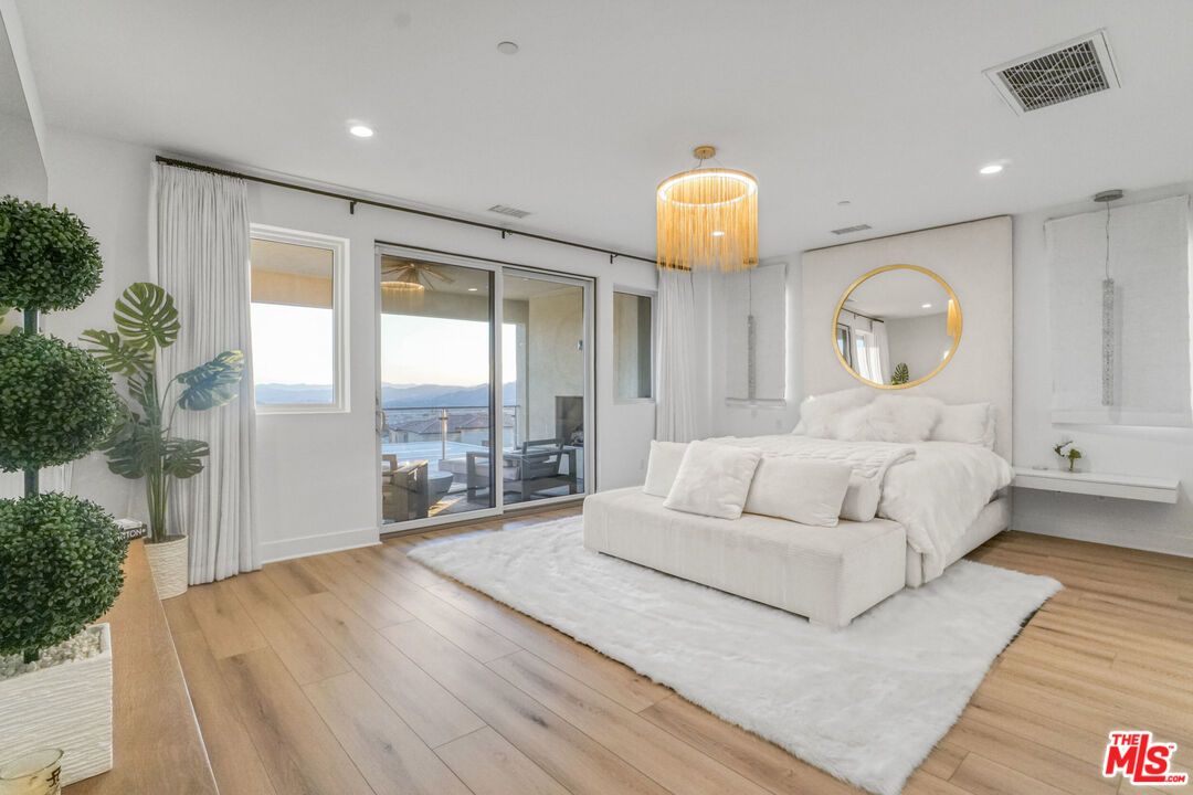 Bedroom, Chandelier, Interior, Pendant Lights, Recessed Lighting, Water, Wood Texture Flooring
