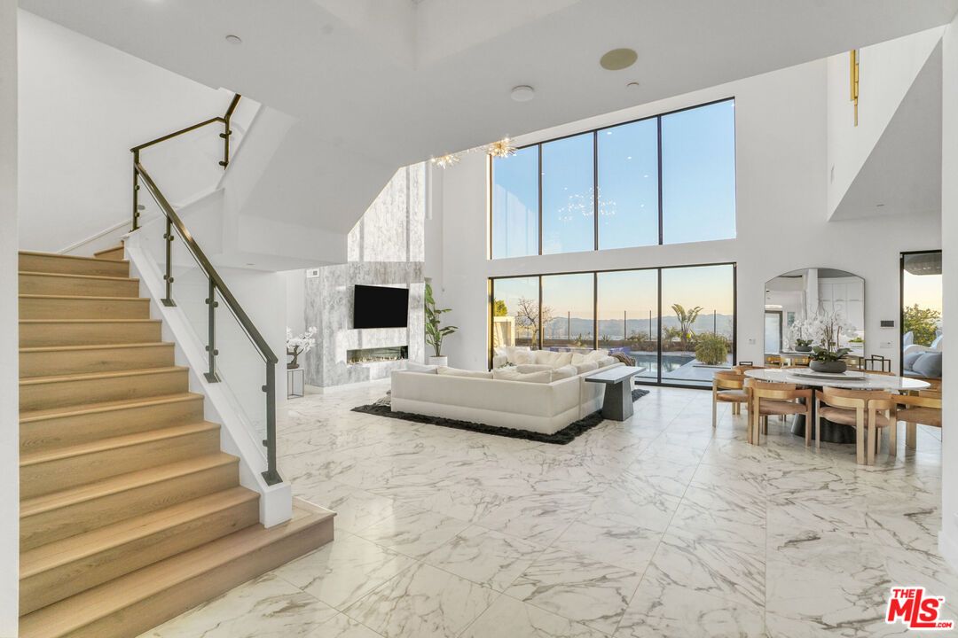 Chandelier, Dining room, Fireplace, Interior, Living room, Marble, Recessed Lighting