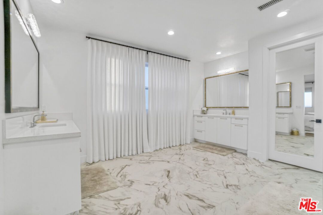Bathroom, Dual Sink Vanities, Interior, Marble, Recessed Lighting