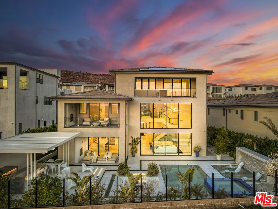 Exterior, Facade, Pool, Solar Panels, Modern