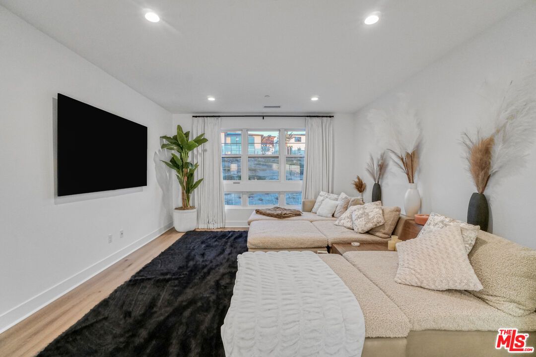 Bedroom, Interior, Living room, Recessed Lighting, Wood Texture Flooring