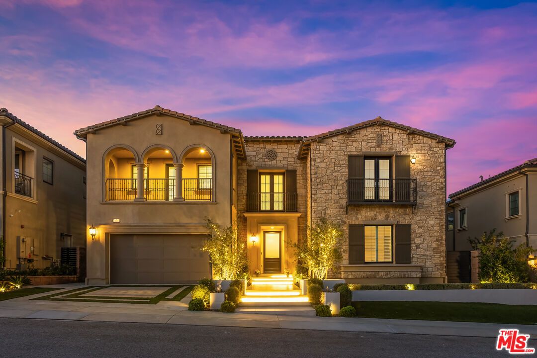 Attached, Exterior, Facade, Mediterranean