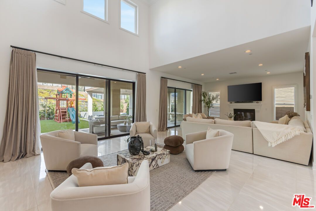 Fireplace, Interior, Living room, Recessed Lighting