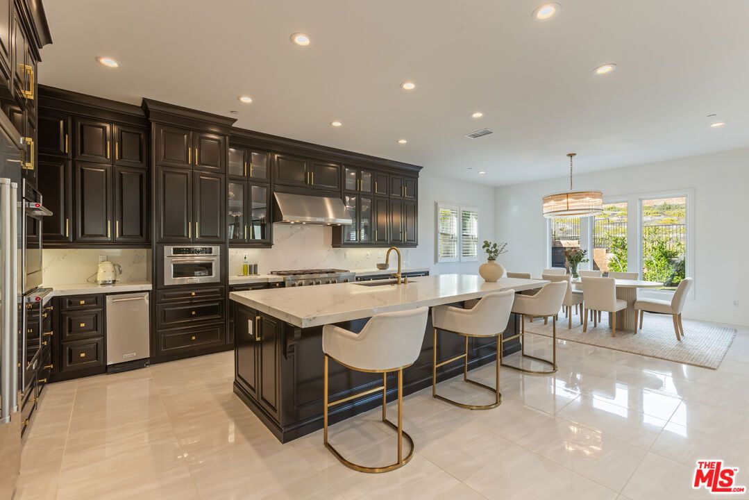 Dining room, Interior, Kitchen, Pendant Lights, Recessed Lighting, Stainless Steel Appliances